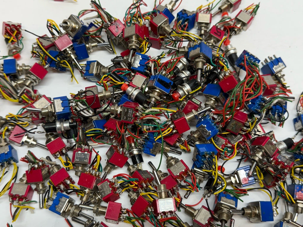 Ho Scale Lot Of 150 Circuitron TOGGLE SWITCHES SDP on-off-on Pushbutton Control