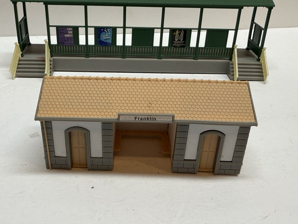 Lot Of 4 HO Scale 1:87 Train Station Buildings And Platforms Assembled Layout