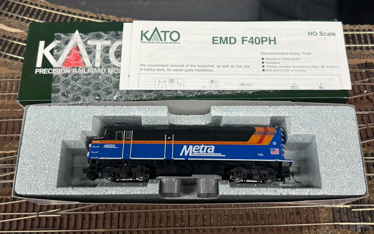 Ho KATO 376575 EMD F40PH Chicago Metra New Paint #149 w/ Details & DCC Added