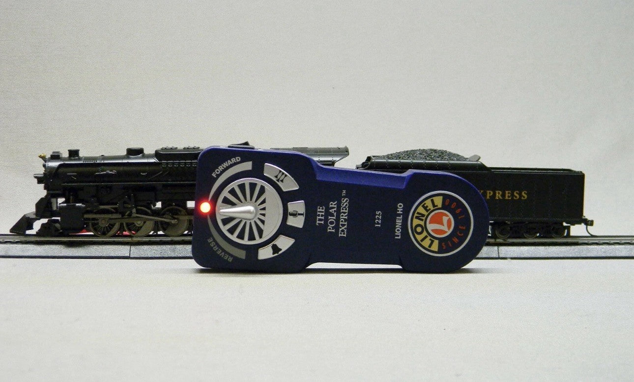 LIONEL HO SCALE POLAR EXPRESS TRAIN SET Sleigh Santa Remote Track 871811010 NEW