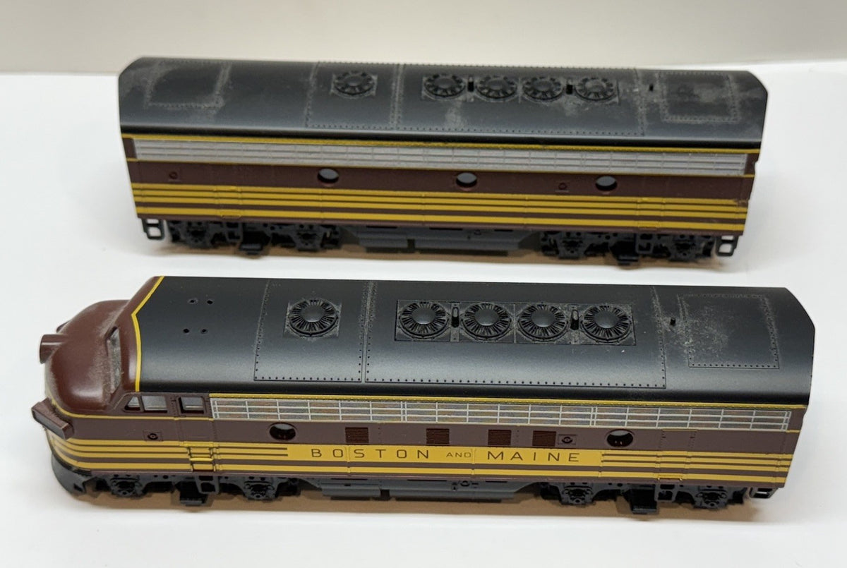 Ho Scale STEWART / KATO Boston & Maine F7A & F7B Powered Diesel Locos B&M MEC