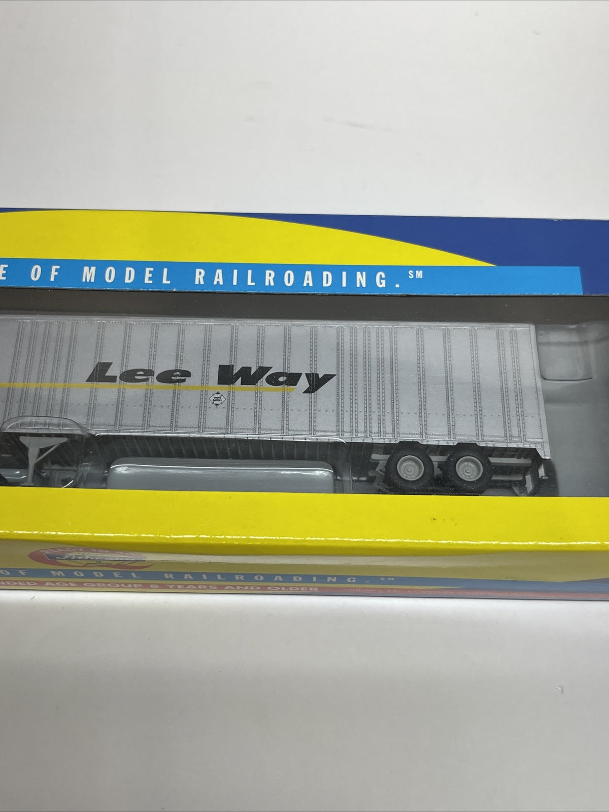 HO Scale 1/87 ATHEARN 91084 FREIGHTLINER & 48' WEDGE TRAILER LEE WAY FREIGHTLINE