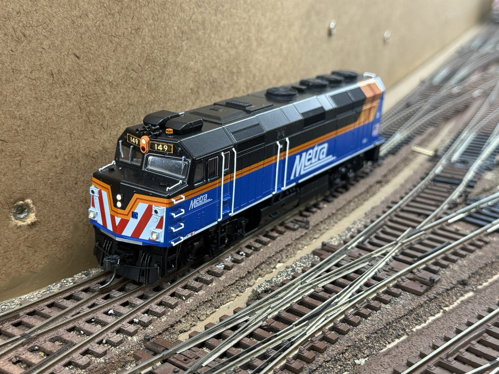Ho KATO 376575 EMD F40PH Chicago Metra New Paint #149 w/ Details & DCC Added