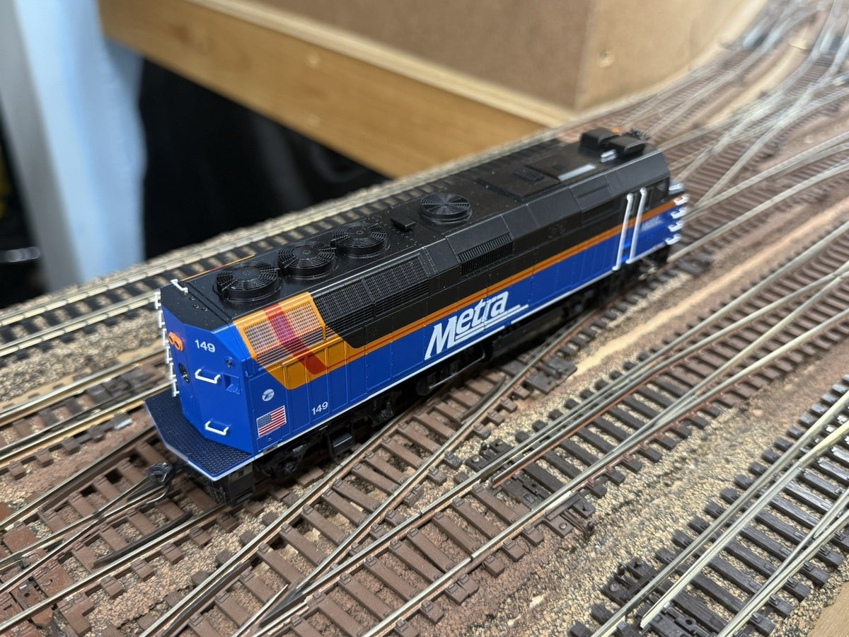 Ho KATO 376575 EMD F40PH Chicago Metra New Paint #149 w/ Details & DCC Added