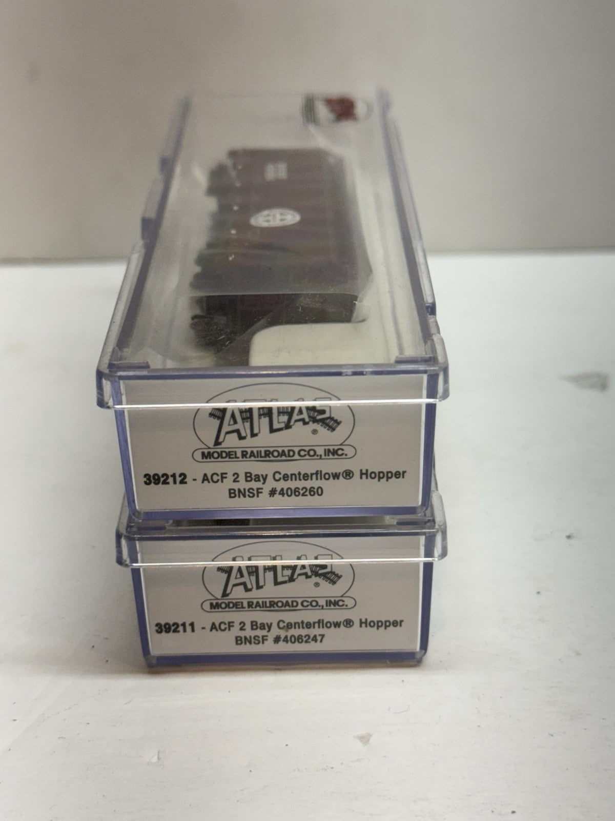 Lot Of 2 N Scale Atlas BNSF ACF 2 Bay Centerflow Hoppers Brown Grain Freight Car