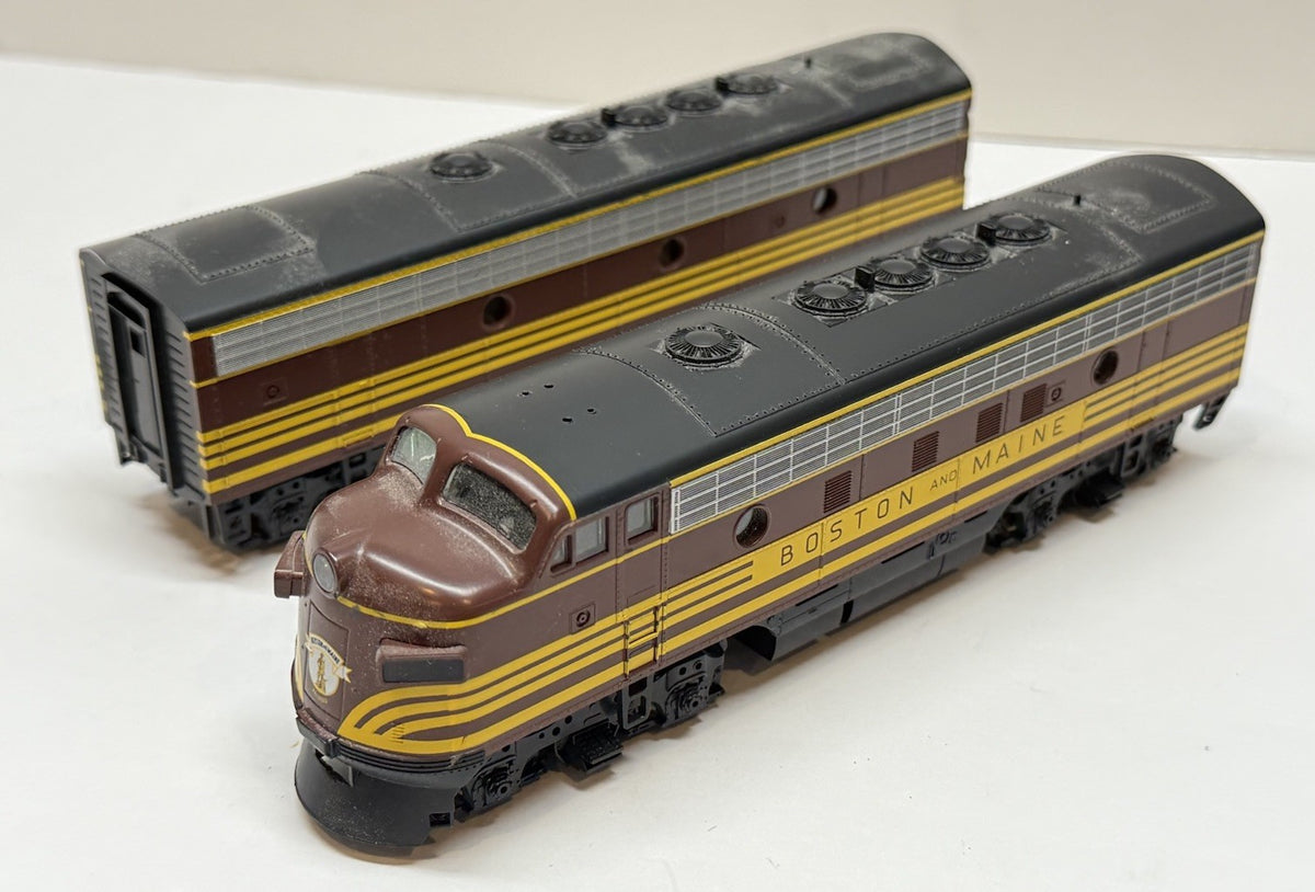 Ho Scale STEWART / KATO Boston & Maine F7A & F7B Powered Diesel Locos B&M MEC