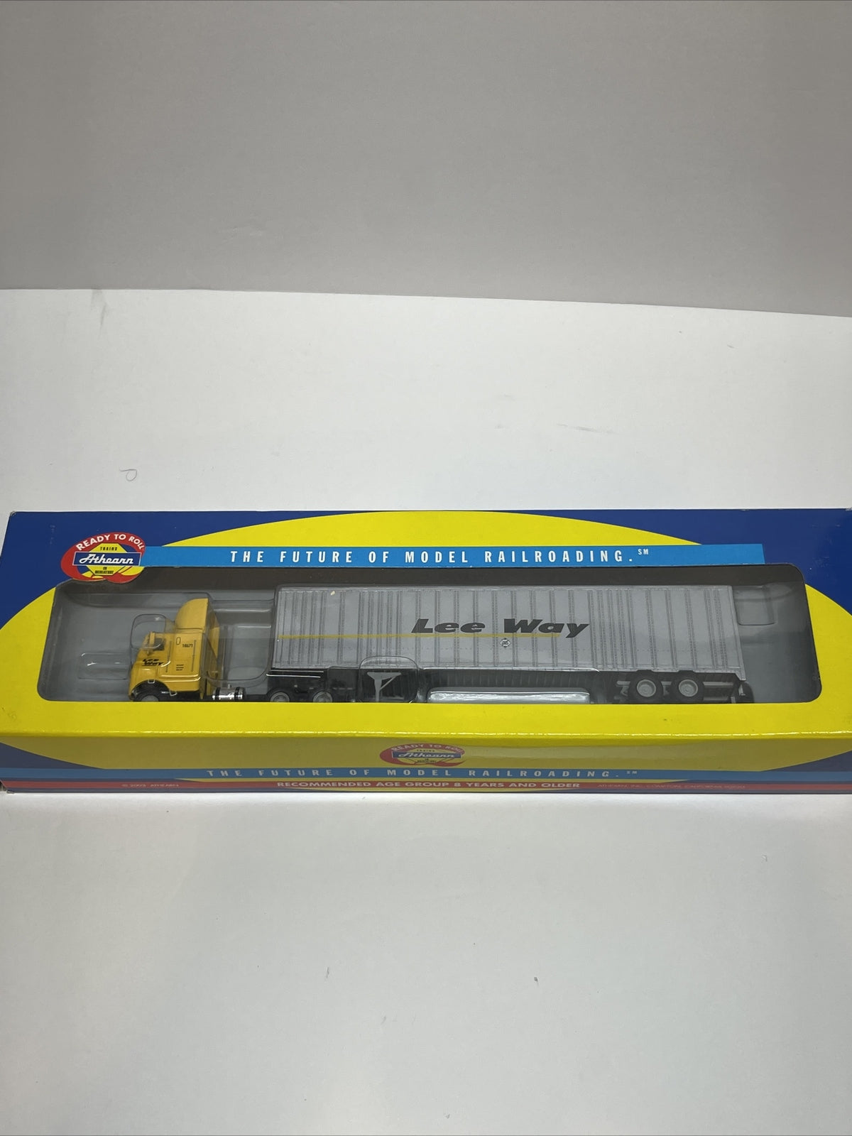 HO Scale 1/87 ATHEARN 91084 FREIGHTLINER & 48' WEDGE TRAILER LEE WAY FREIGHTLINE