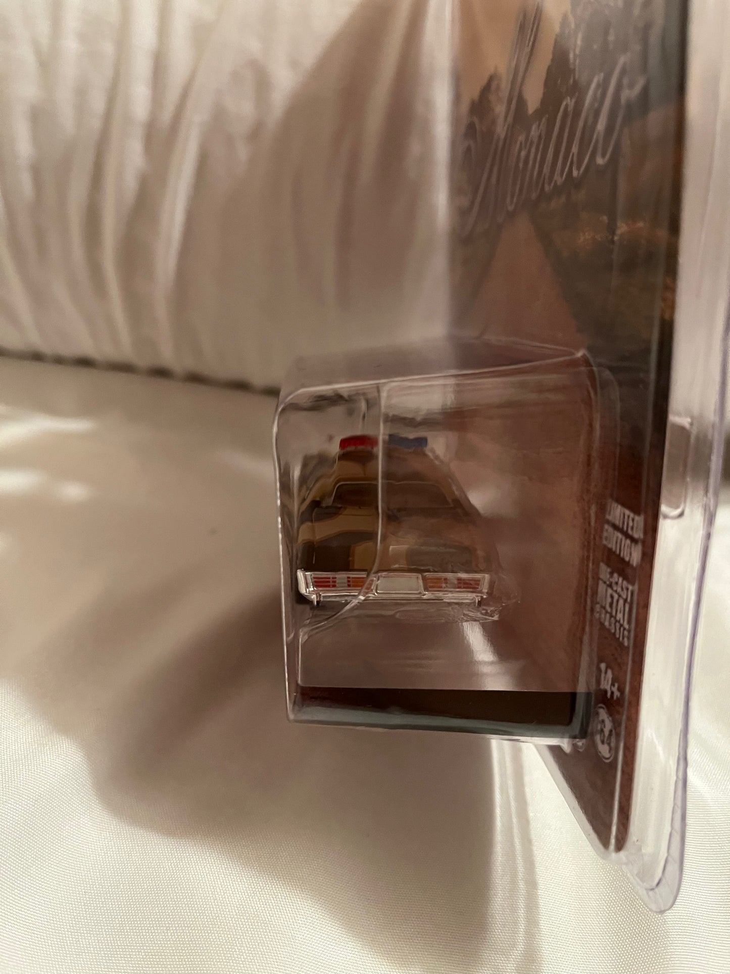 1:64 CAMOUFLAGE 1978 DODGE MONACO HAZZARD COUNTY SHERIFF *RETIRED*